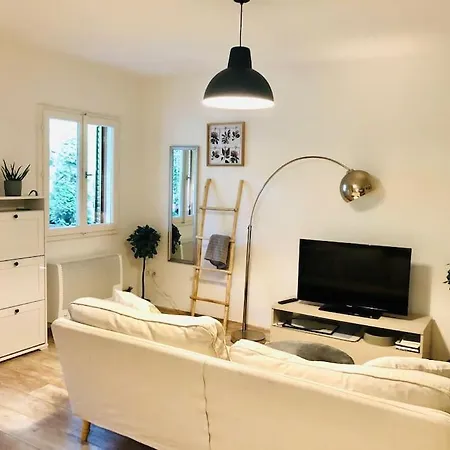 Entire House In The Quiet Neighborhood Of Holiday home